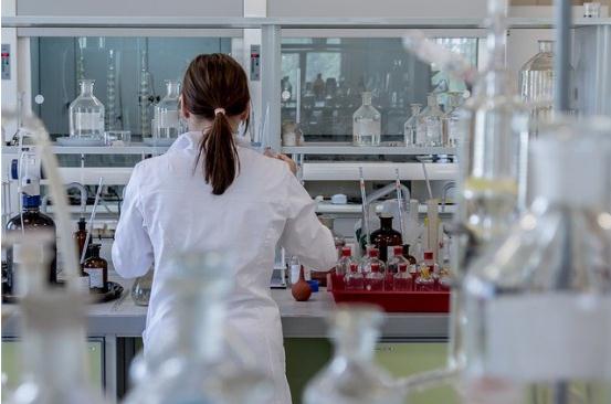 Application of ductless clean air fume hood in chromatographic analysis experiment operation